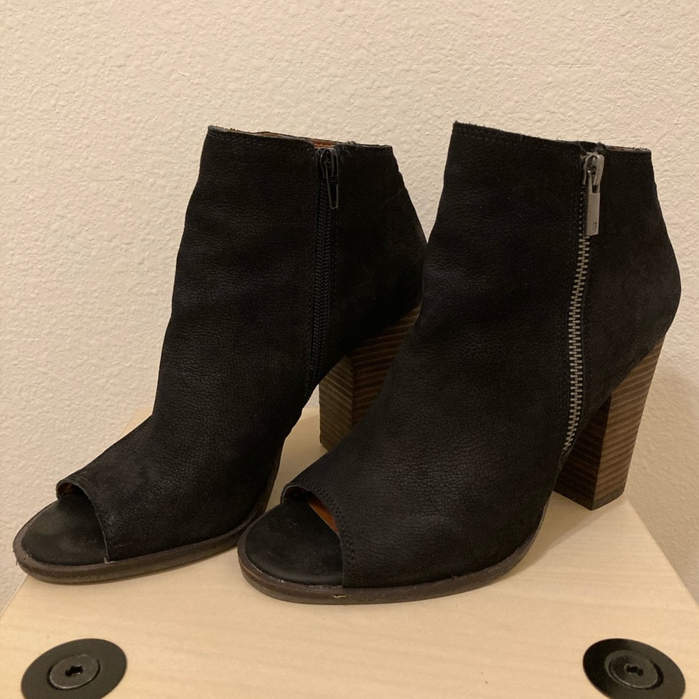 Lucky Brand Black Peep Toe Ankle Booties Size 7.5 Zip Heel Boots
